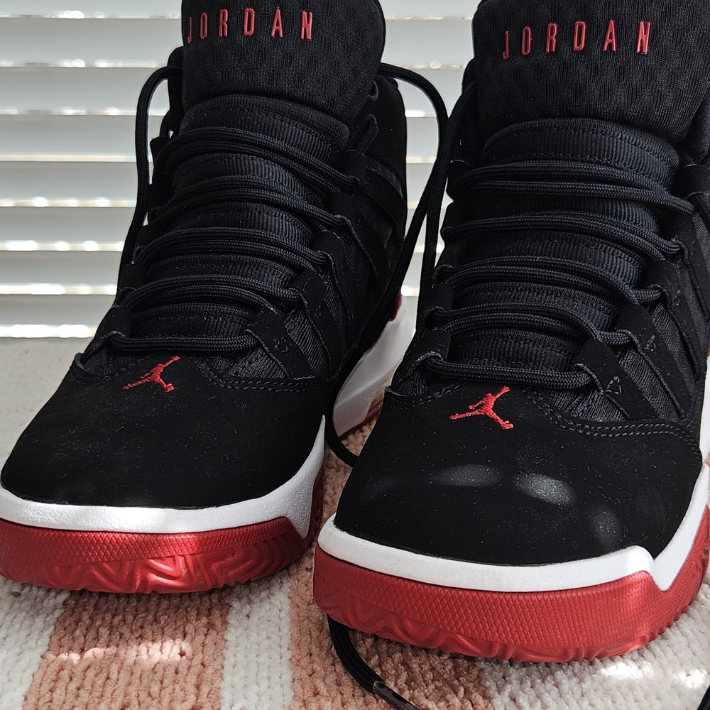 Jordan Kids Max Aura Black and Red Sneakers - Picture 2 of 16